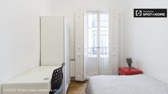 Acogedora habitación en apartamento de 7 dormitorios en Salamanca, Madrid - MADRID