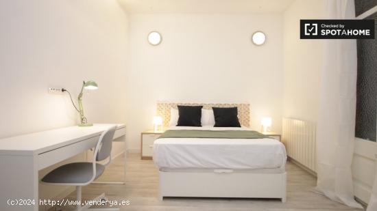 Gran habitación en un apartamento de 6 dormitorios en Eixample Dreta - BARCELONA