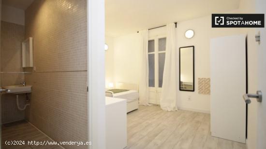 Gran habitación en un apartamento de 6 dormitorios en Eixample Dreta - BARCELONA