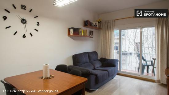 Habitación amueblada en un apartamento de 4 dormitorios en Sants - BARCELONA