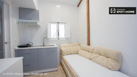 Ensuire habitación doble en piso de 3 habitaciones en Poblats Marítim - VALENCIA