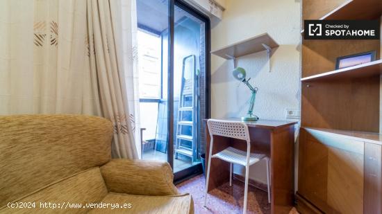 Habitación con balcón en un apartamento de 5 dormitorios - Algirós, Valencia - VALENCIA