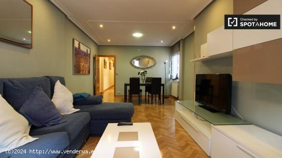 Elegante apartamento de 3 dormitorios con balcón en alquiler en Guindalera - MADRID