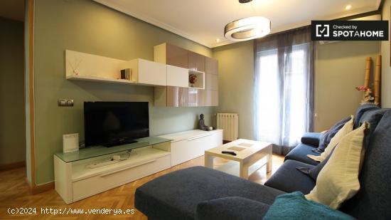 Elegante apartamento de 3 dormitorios con balcón en alquiler en Guindalera - MADRID