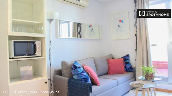 Luminoso apartamento de 1 dormitorio con terraza en alquiler en Salamanca - MADRID