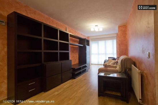  Amplio apartamento de 2 dormitorios en alquiler en Usera - MADRID 