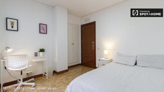 Habitación soleada con cama doble en alquiler en Tetuán - MADRID