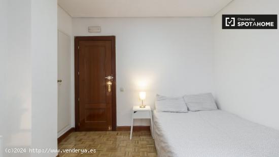 Habitación soleada con cama doble en alquiler en Tetuán - MADRID