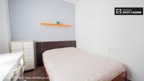 Acogedora habitación en apartamento de 3 dormitorios en Benimaclet - VALENCIA