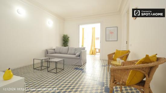 Habitación luminosa en alquiler en un apartamento de 9 dormitorios en l'Eixample - BARCELONA