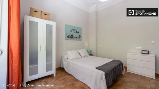 Habitación luminosa en apartamento de 6 dormitorios, L'Eixample - VALENCIA