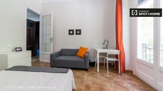 Habitación luminosa en apartamento de 6 dormitorios, L'Eixample - VALENCIA