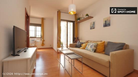 Soleado piso de 3 habitaciones con terraza en la azotea en alquiler en L'Hospitalet de Llobregat - B