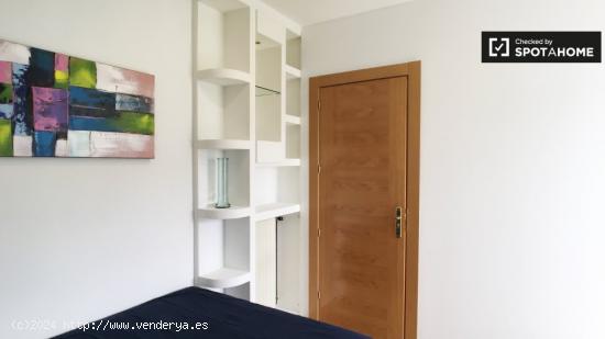 Habitación generosa en apartamento de 5 dormitorios, Moratalaz - MADRID