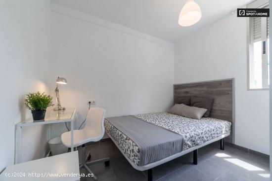 Habitación luminosa en apartamento de 4 dormitorios en Algirós - VALENCIA