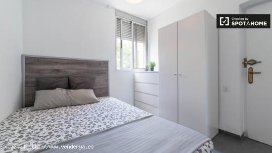 Habitación luminosa en apartamento de 4 dormitorios en Algirós - VALENCIA