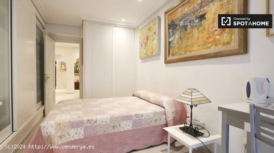 Acogedora habitación en alquiler en apartamento de 3 dormitorios en Chueca - MADRID