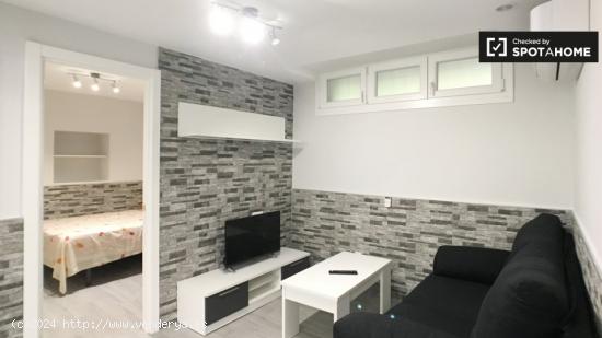 Apartamento de 2 dormitorios en alquiler en Aluche - MADRID