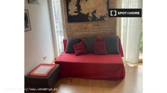 Elegante apartamento de 2 dormitorios con balcón y aire acondicionado en alquiler en el Eixample - 