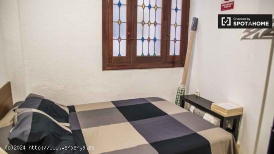 Se alquila habitación, apartamento de 6 dormitorios, Ciutat Vella - VALENCIA