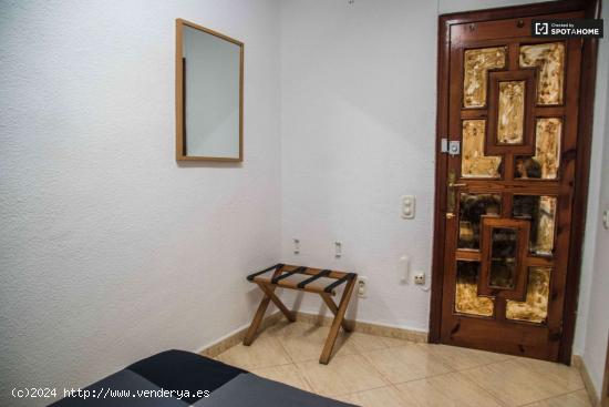 Se alquila habitación, apartamento de 6 dormitorios, Ciutat Vella - VALENCIA