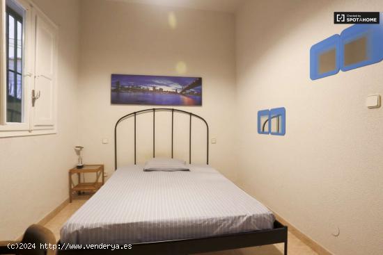  Amplia habitación con cama doble en alquiler en La Latina - MADRID 