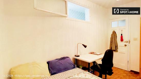 Habitación amueblada en apartamento de 6 dormitorios en Lavapiés - MADRID