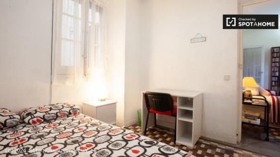 Acogedora habitación en alquiler en apartamento de 3 dormitorios en Trafalgar - MADRID