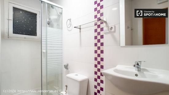 Habitación luminosa en alquiler en un apartamento de 5 dormitorios en Gràcia - BARCELONA