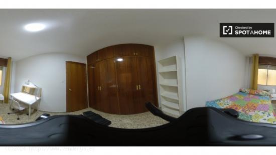 Habitación bien amueblada en alquiler en apartamento de 5 dormitorios en Ronda - GRANADA