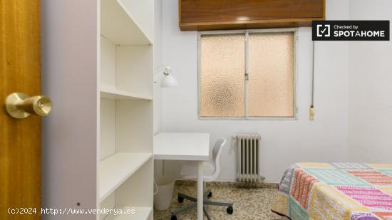 Cómoda habitación en alquiler en apartamento de 5 dormitorios en Ronda - GRANADA