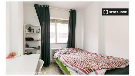 Habitación con cama doble en alquiler en apartamento de 5 dormitorios en Ronda - GRANADA