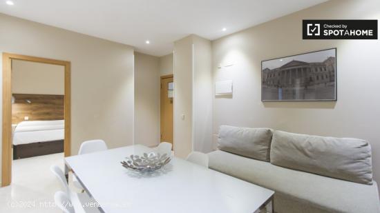 Excelente apartamento de 2 dormitorios en alquiler cerca del Palacio Real en Centro - MADRID