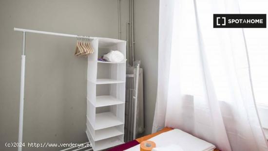 Habitación en piso de 8 habitaciones en Sarrià-Sant Gervasi - Mujeres - BARCELONA