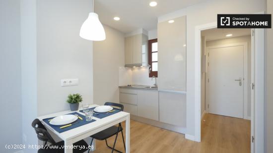 Renovado apartamento de 2 dormitorios en alquiler en Sants - BARCELONA