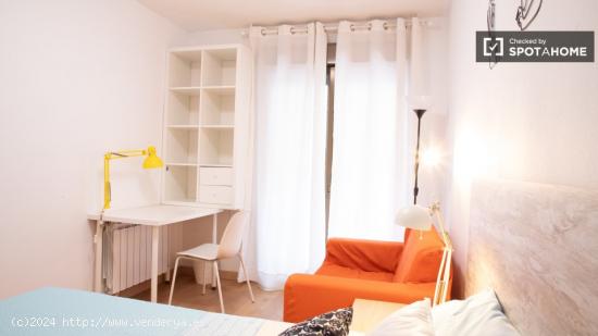 Acogedora habitación en alquiler, apartamento de 5 dormitorios, Carabanchel - MADRID