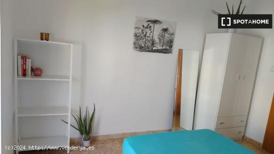 Acogedora habitación en alquiler en apartamento de 3 dormitorios, Quatre Carreres - VALENCIA