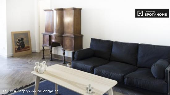 Elegante apartamento de 3 dormitorios en alquiler en Malasaña - MADRID