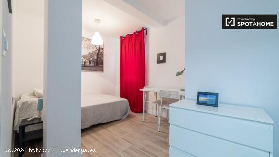 Acogedora habitación en un apartamento de 4 dormitorios en Benimaclet - VALENCIA