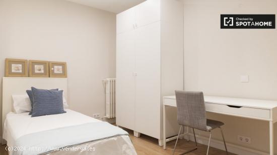 habitación en piso de 3 dormitorios en chamartín - MADRID