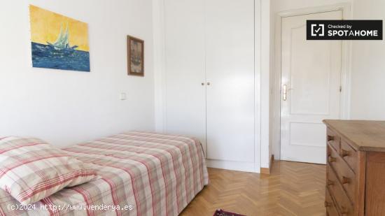 Preciosa habitación en alquiler en apartamento de 3 dormitorios en Fuencarral. - MADRID