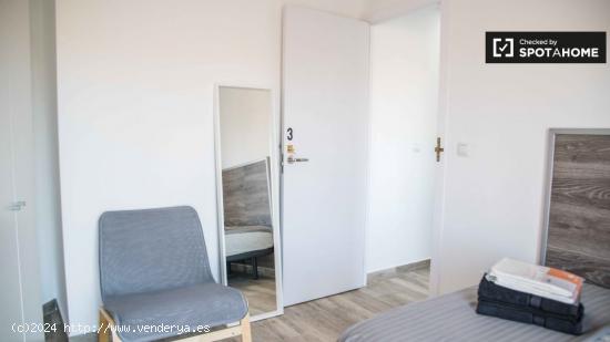 Habitación luminosa en alquiler en un apartamento de 4 dormitorios en La Saïdia - VALENCIA