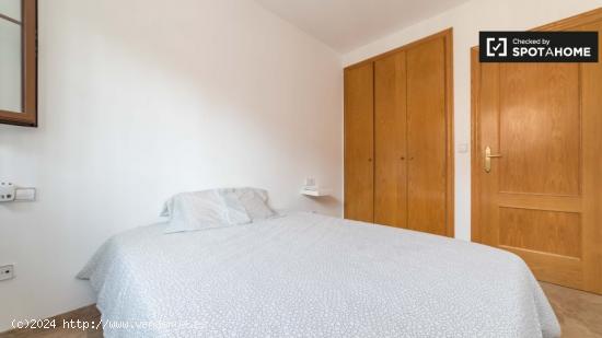 Acogedora habitación en un apartamento de 3 dormitorios en Campanar - VALENCIA