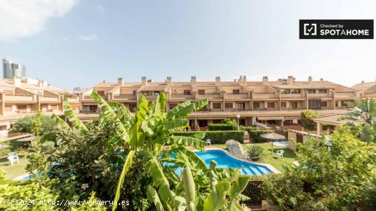 Acogedora habitación en un apartamento de 3 dormitorios en Campanar - VALENCIA