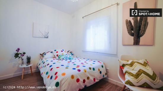 Se alquila habitación en moderno chalet adosado de 3 dormitorios en Carabanchel - MADRID