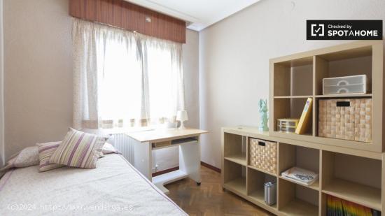 Acogedora habitación en apartamento de 3 dormitorios en Moratalaz, Madrid - MADRID