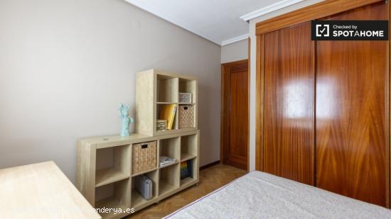 Acogedora habitación en apartamento de 3 dormitorios en Moratalaz, Madrid - MADRID