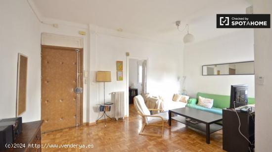 Soleado apartamento de 2 habitaciones en alquiler en atocha. - MADRID