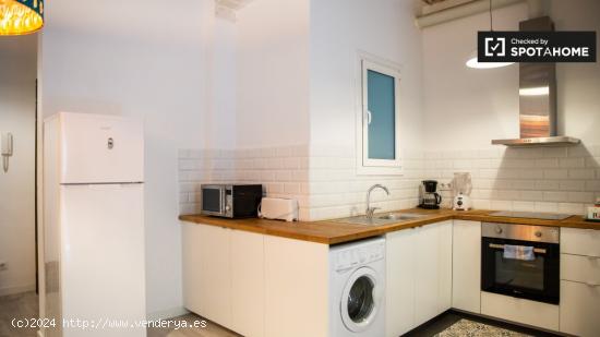 Precioso apartamento de 3 dormitorios en alquiler cerca de la Plaça de Catalunya en El Raval - BARC