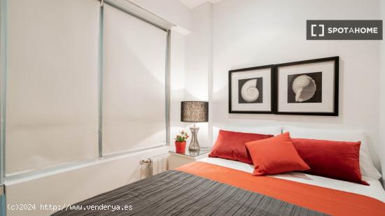 Airy apartamento de 2 dormitorios cerca del teatro Fígaro en Centro - MADRID